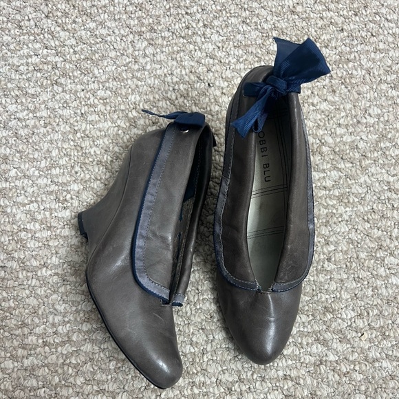 Bobbi Blu Shoes - Bobbi Blu grey 1940s inspired blue bow wedges 7 Anthropologie heels